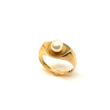 Gold ring with cultured pearl