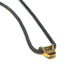 Halsband med guld hänge
