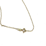 Guldhalsband med stenar