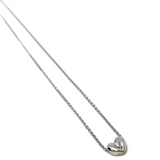 Vitgulds halsband med hänge hjärta